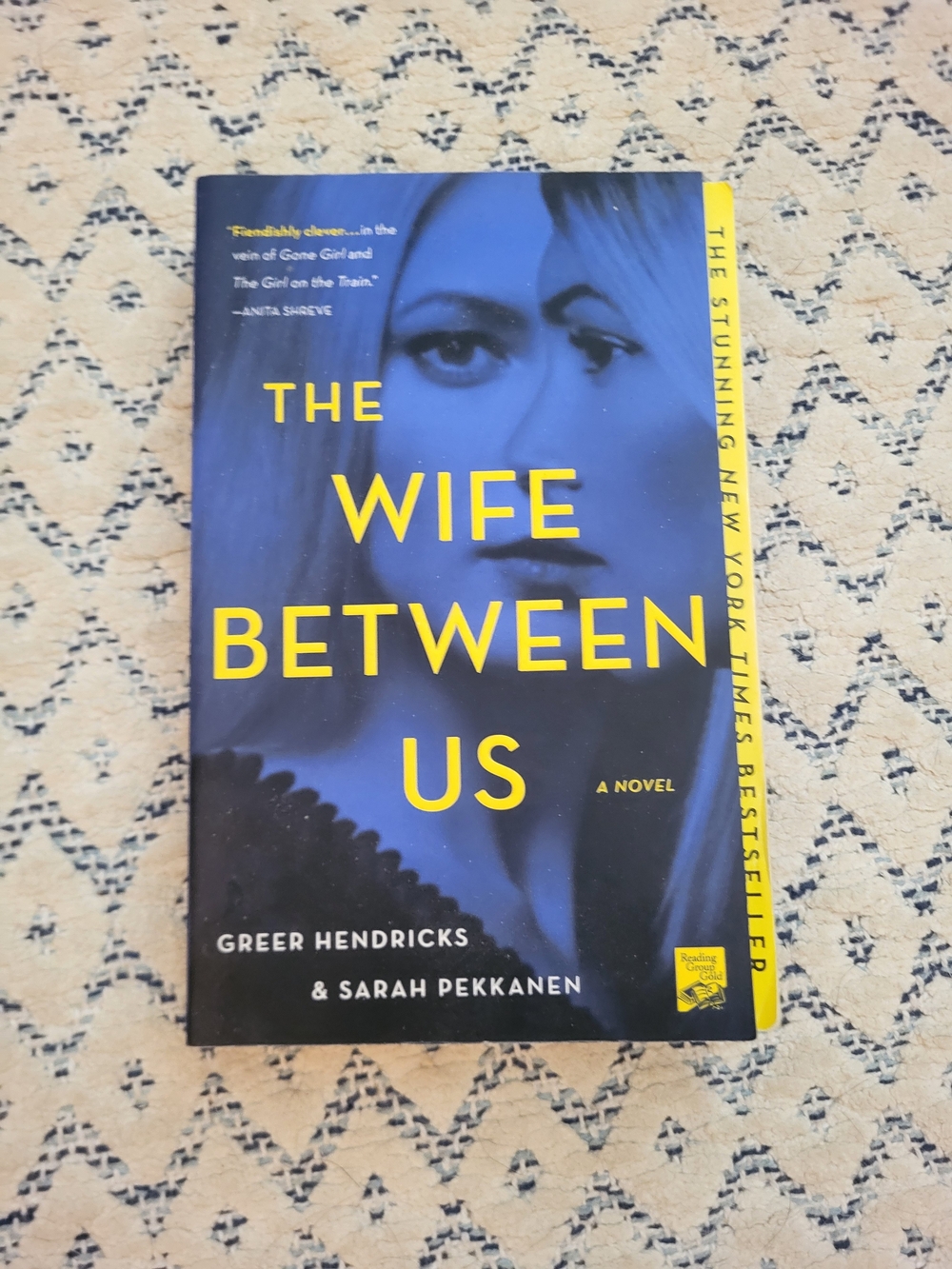 The Wife Between Us - Paperback